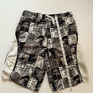 Joe Boxer Black and Gray Patterned Board Shorts
